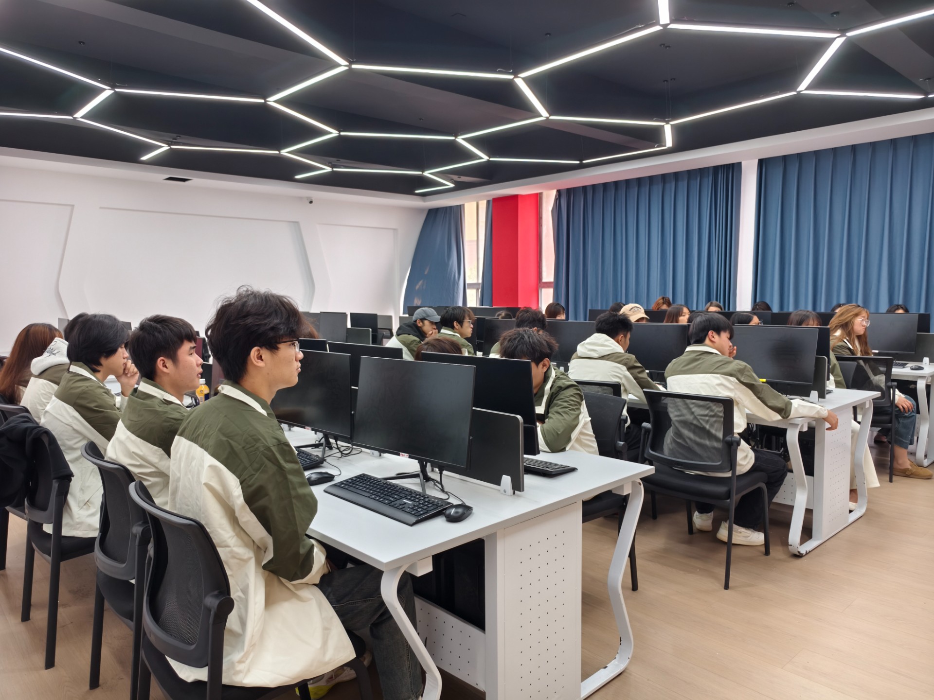 京东职教嘉年华圆满举办——五重精彩燃动云商